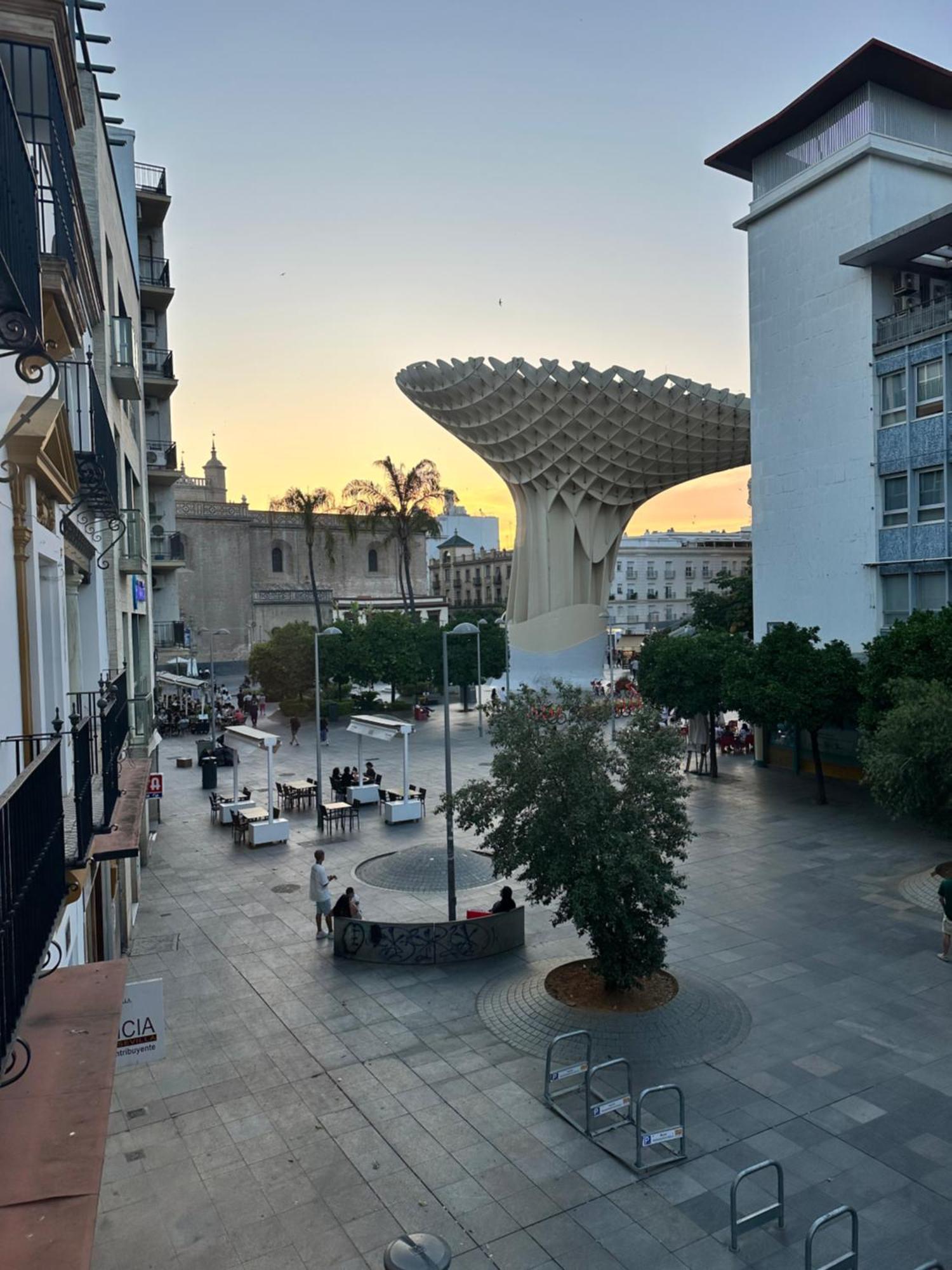 Apartamento Con Vista A Las Setas Sevilla Bagian luar foto